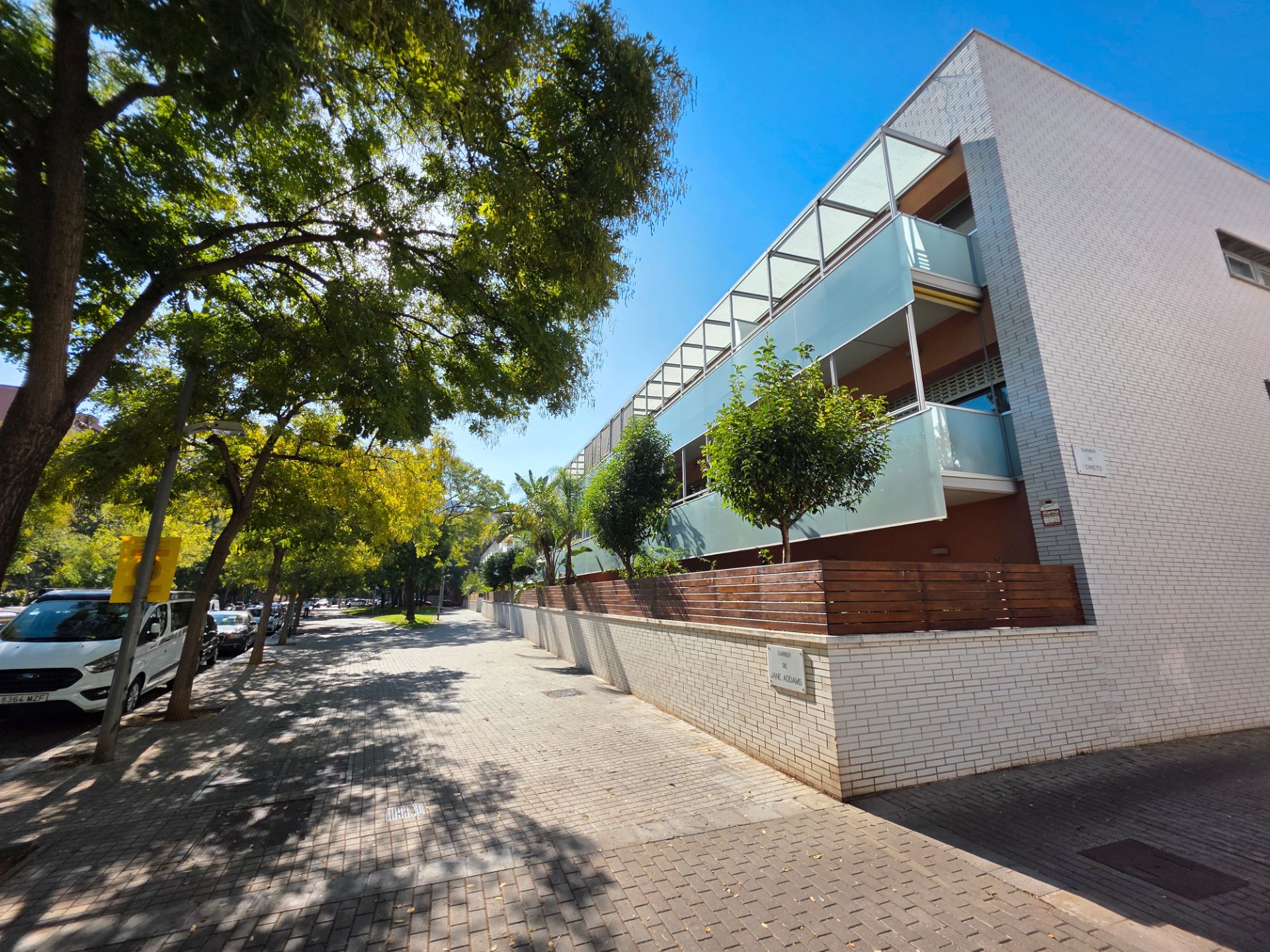 Exterior view of Flat for sale in  Barcelona Capital  with Air Conditioner, Heating and Private garden