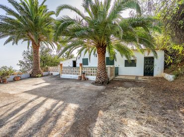 House with garden for sale in Calle La Montaña