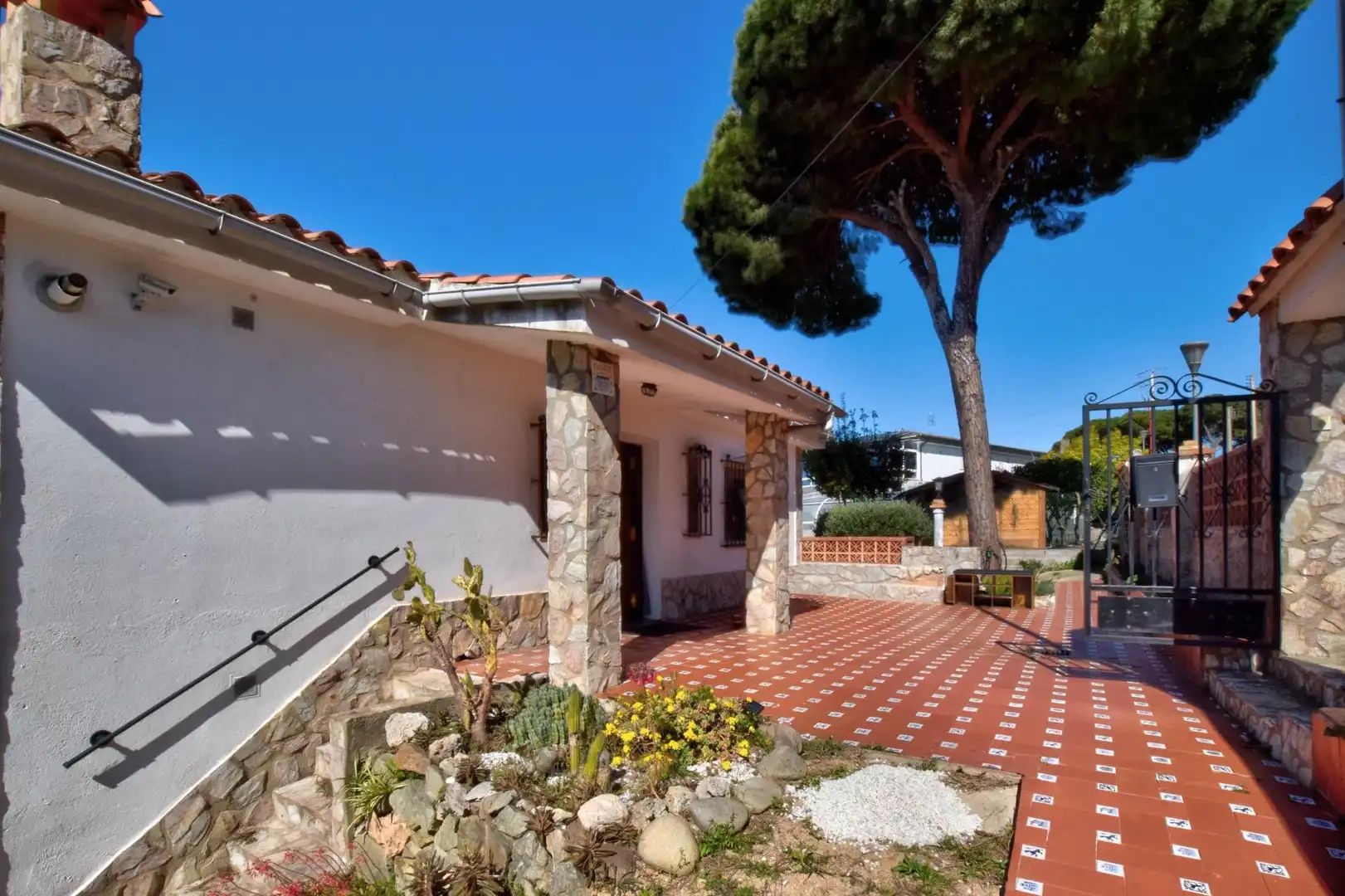 Vista exterior de Casa o xalet en venda en Tordera amb Calefacció, Jardí privat i Terrassa