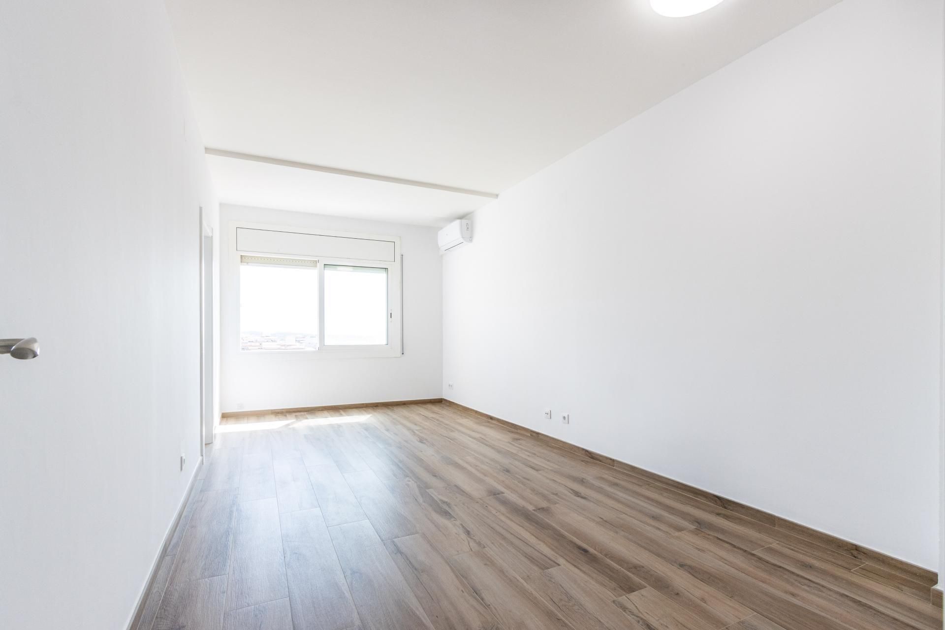 Bedroom of Flat for sale in Sabadell  with Air Conditioner, Heating and Parquet flooring