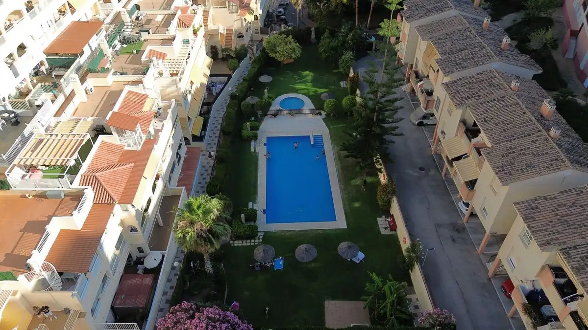 Apartamento con piscina en venta en Torrequebrada, imagen 2