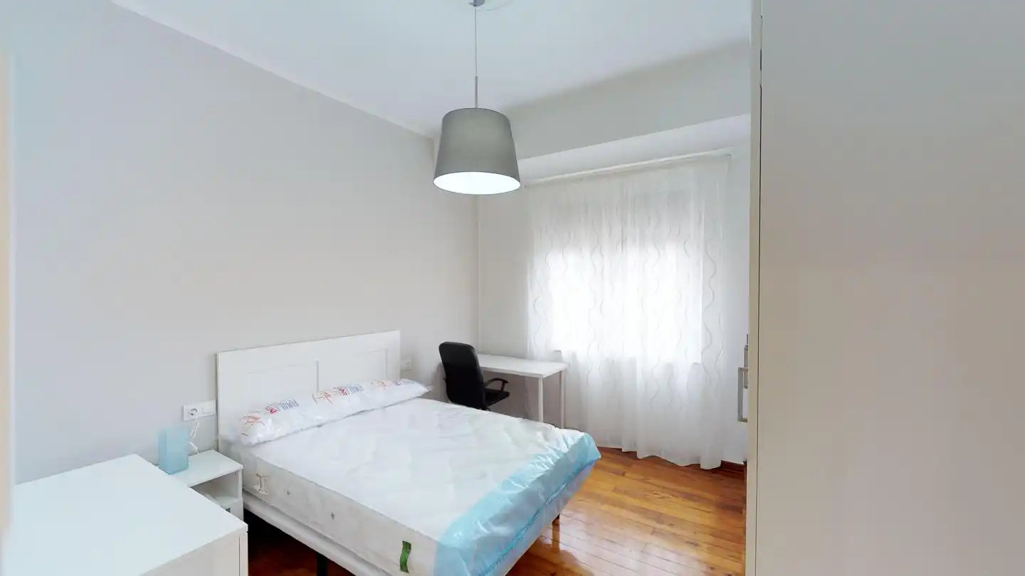 Habitació a Del General Zuvillaga, Plaza de América