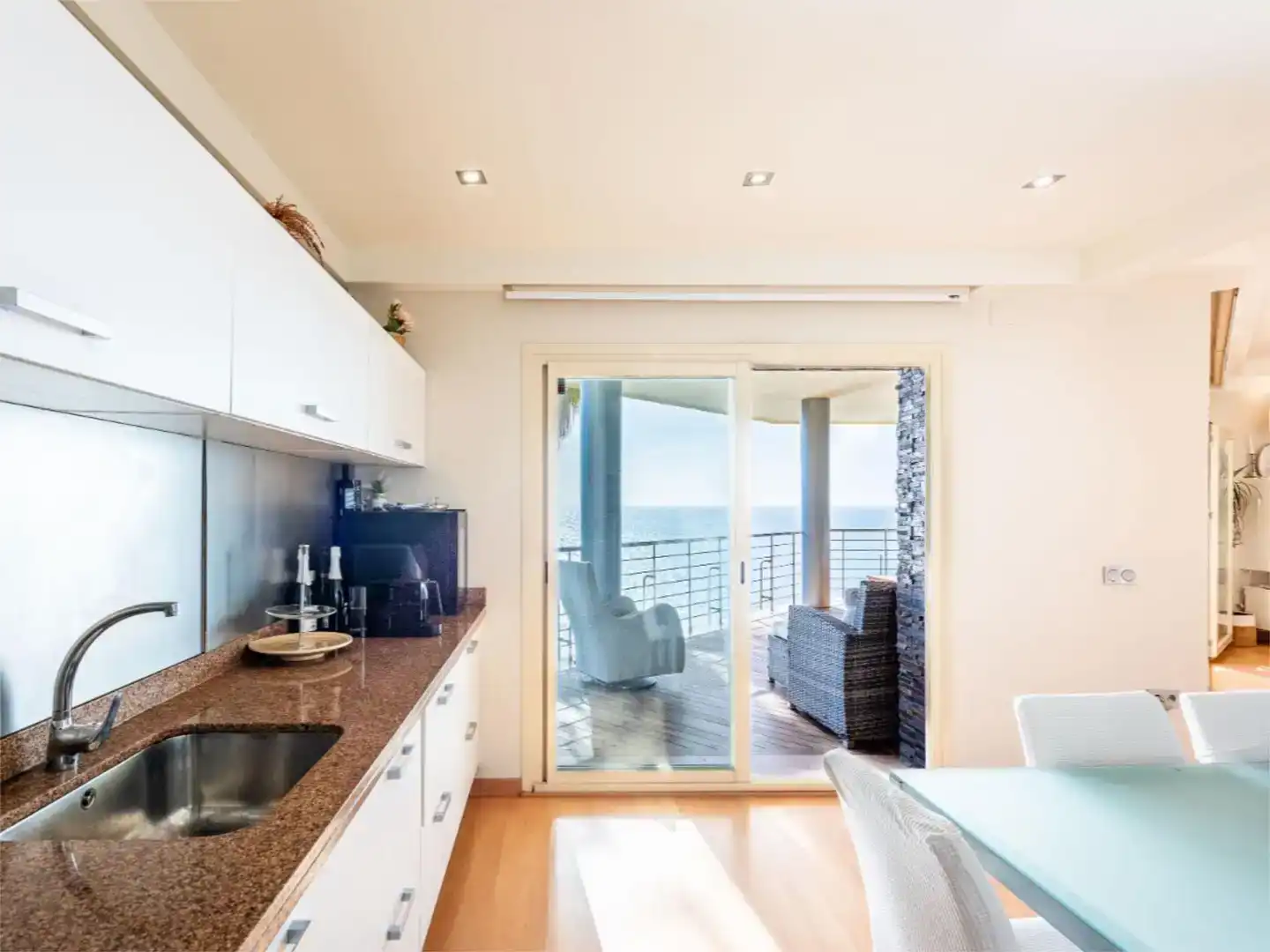 Küche von Wohnung zum Verkauf in Torrox mit Klimaanlage, Schwimmbad und Balkon