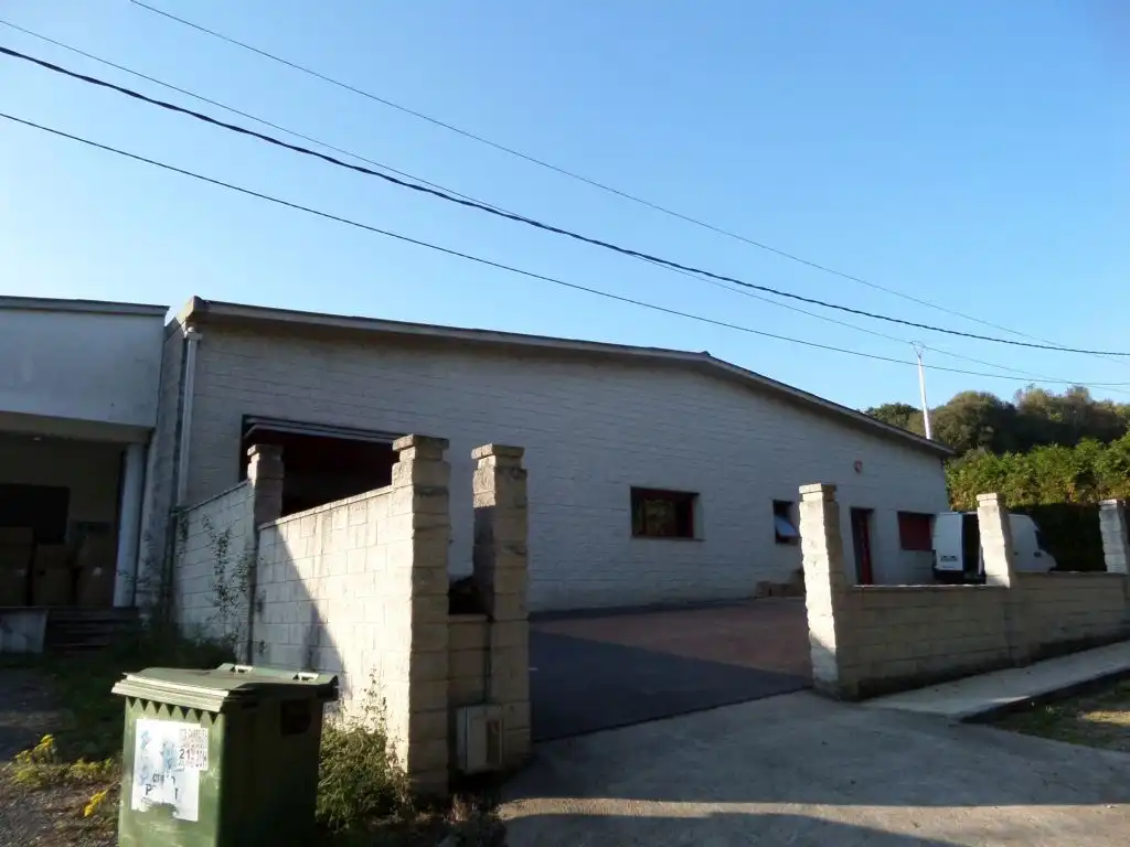 Vista exterior de Nau industrial en venda en Frades