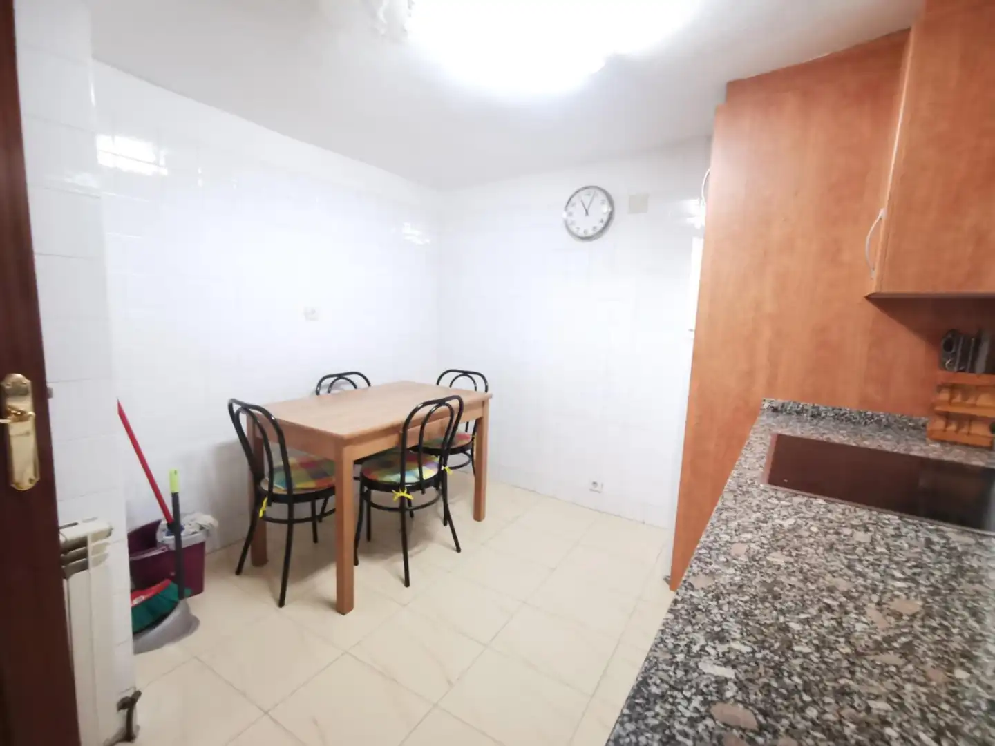 Cuina de Casa o xalet en venda en Entrena amb Calefacció, Terrassa i Traster