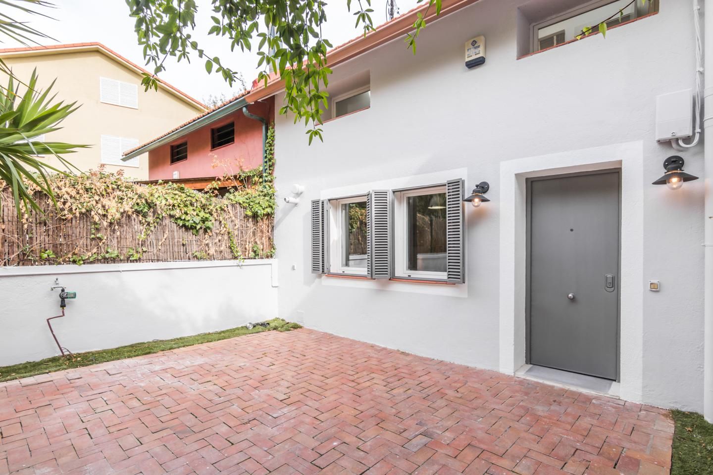 Exterior view of Single-family semi-detached to rent in  Madrid Capital  with Air Conditioner, Heating and Private garden