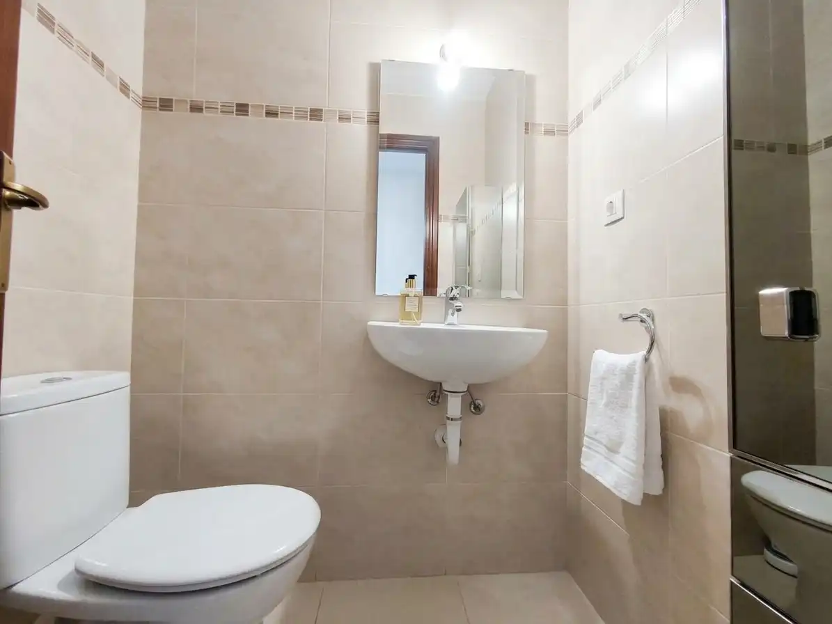 Baño de Piso en venta en Lleida con Calefacción y Balcón