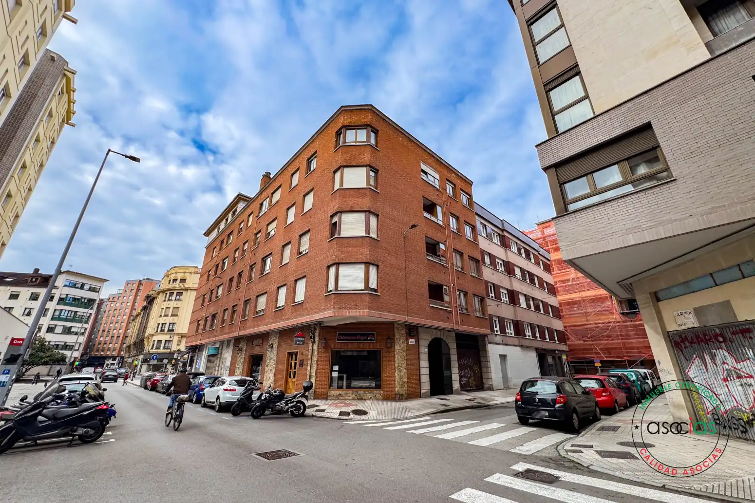 Vista exterior de Pis en venda en Gijón  amb Calefacció, Parquet i Traster