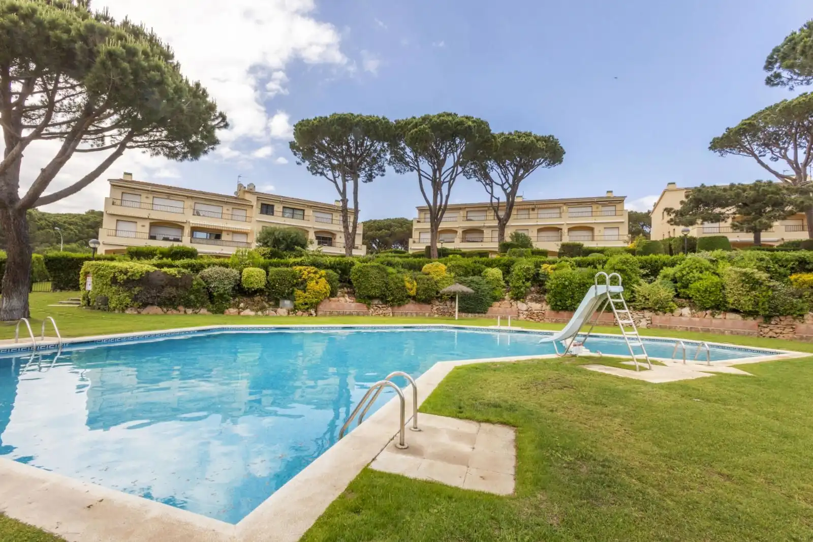 Garten von Einfamilien-Reihenhaus zum Verkauf in Palafrugell mit Heizung, Terrasse und Abstellraum