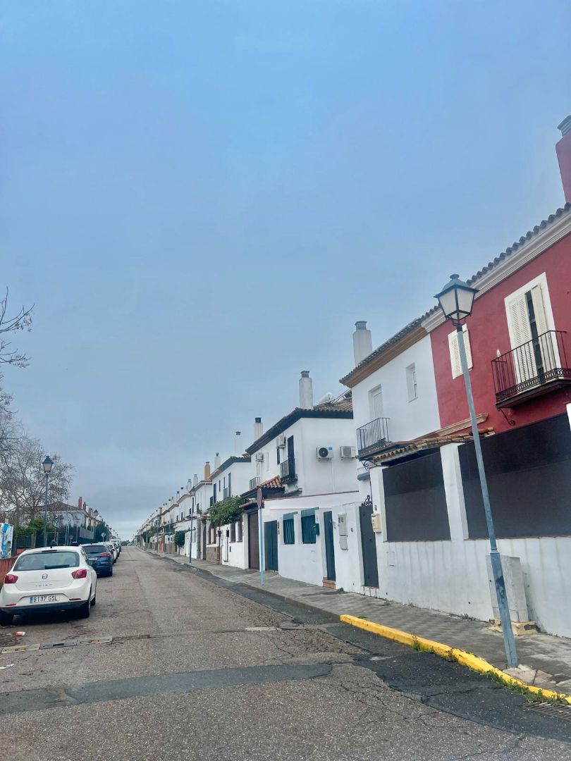 Vista exterior de Casa adosada en venta en Mairena del Aljarafe