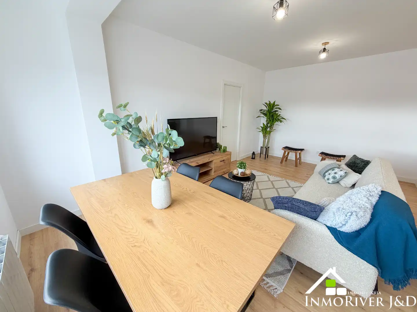 Sala de estar de Piso en venta en Culleredo con Calefacción, Parquet y Trastero