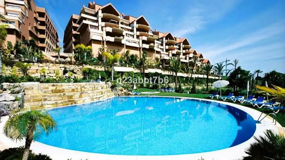 Außenansicht von Wohnungen zur Miete in Marbella mit Klimaanlage, Terrasse und Schwimmbad