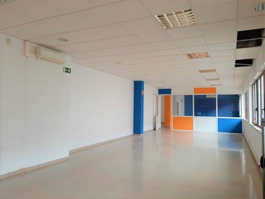 Oficina de lloguer en Cornellà de Llobregat amb Aire condicionat