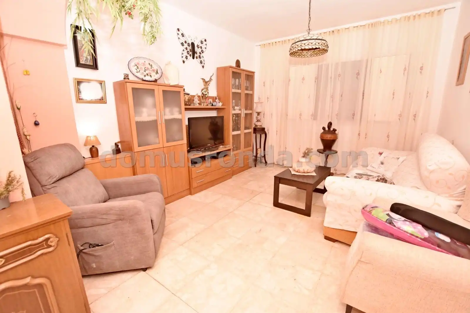 Sala d'estar de Casa o xalet en venda en Ronda amb Terrassa, Traster i Balcó