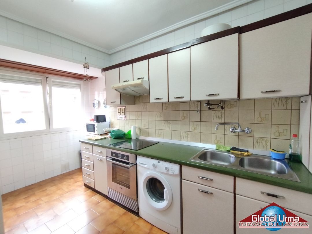 Cuina de Pis en venda en Barakaldo  amb Calefacció i Balcó