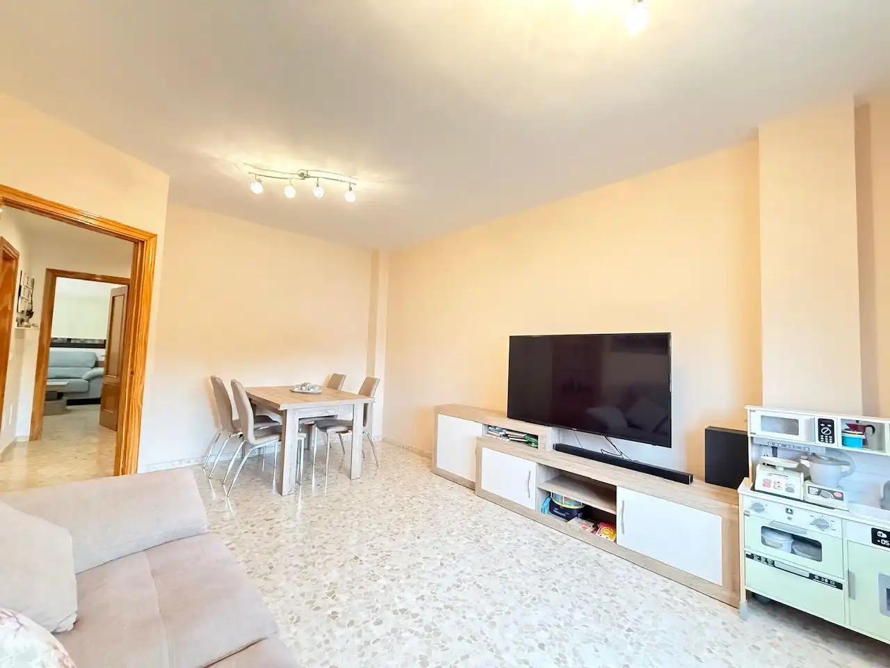 Sala de estar de Casa adosada en venta en Vélez-Málaga con Aire acondicionado y Calefacción