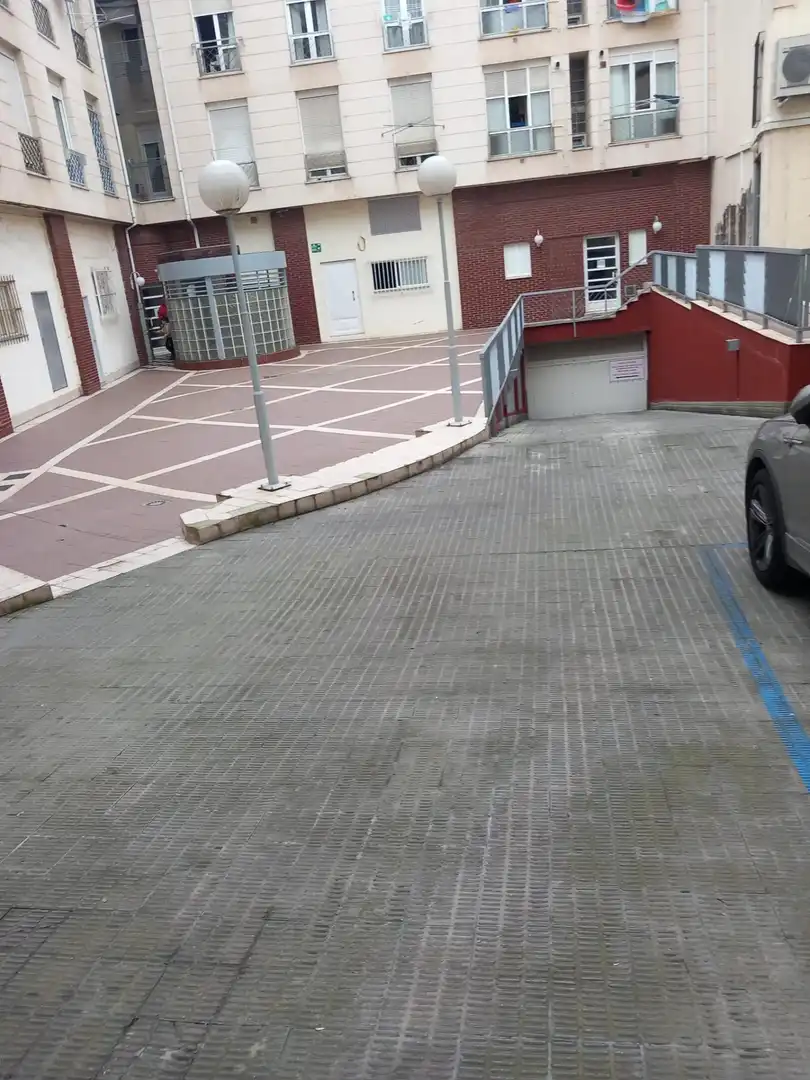 Parking de Piso en venta en Torrelavega  con Calefacción, Terraza y Trastero