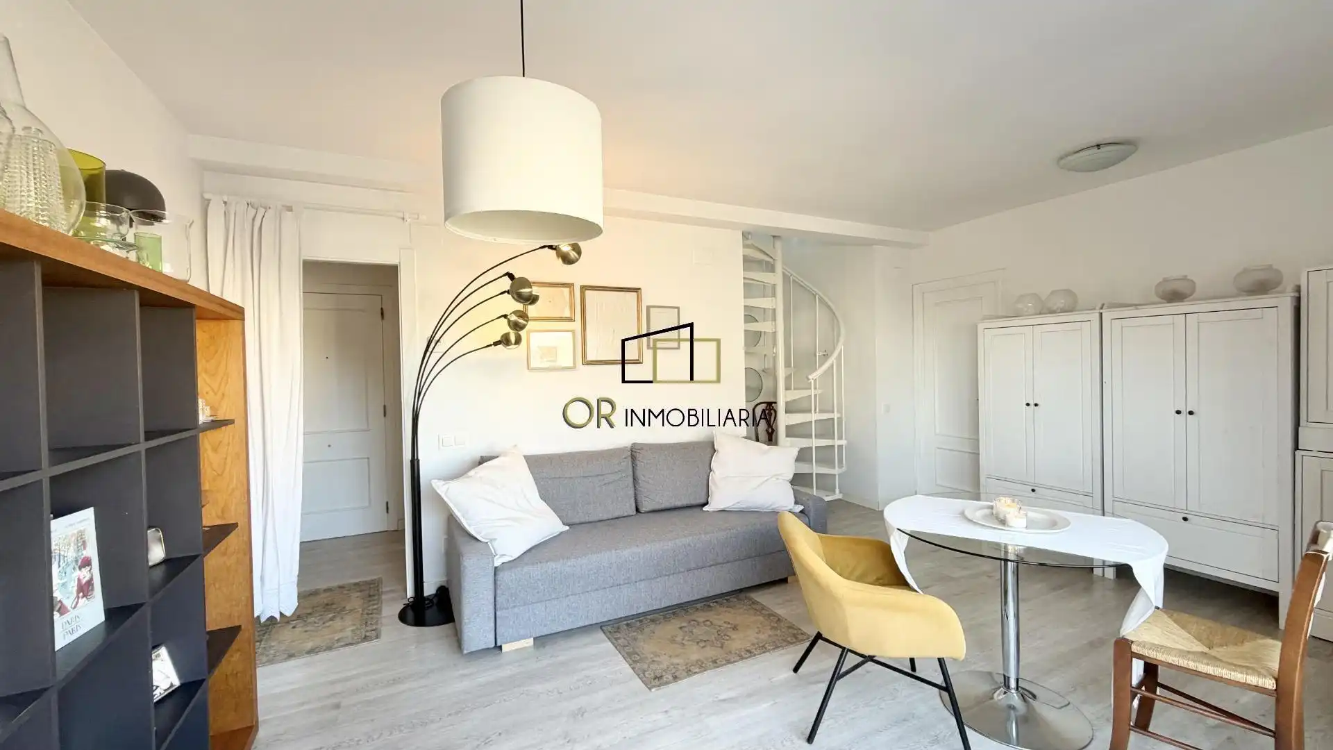 Living room of Flat for sale in Vilanova i la Geltrú  with Heating, Parquet flooring and Terrace