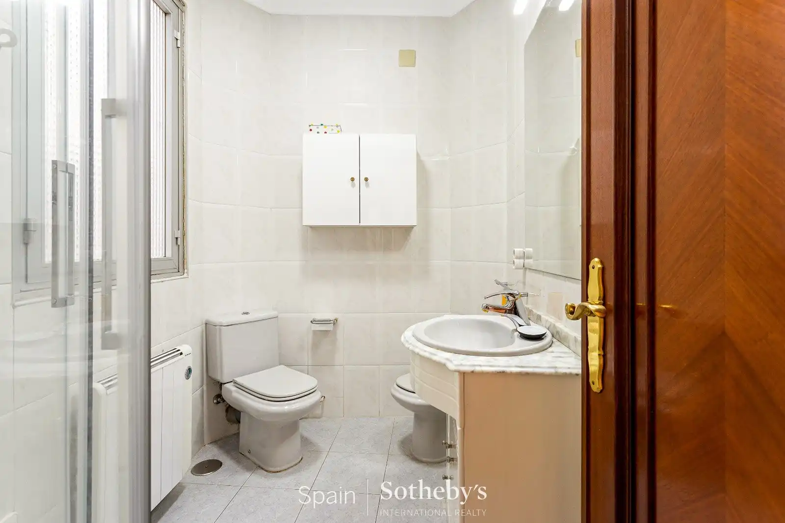 Bathroom of Apartments for sale in Madrid  with Air Conditioner and Heating