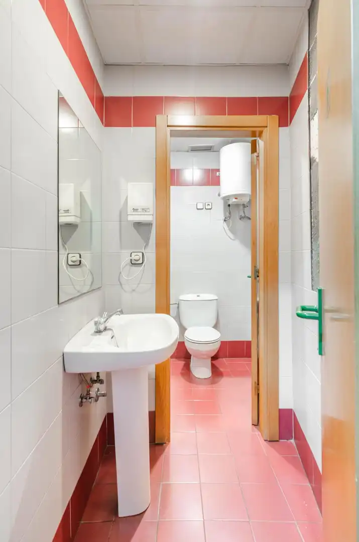 Baño de Local en venta en Oviedo 