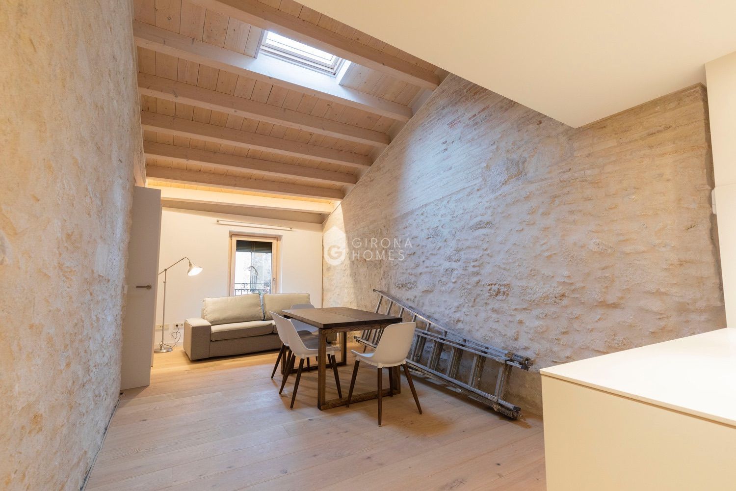 Living room of Attic to rent in Girona Capital  with Air Conditioner, Heating and Furnished