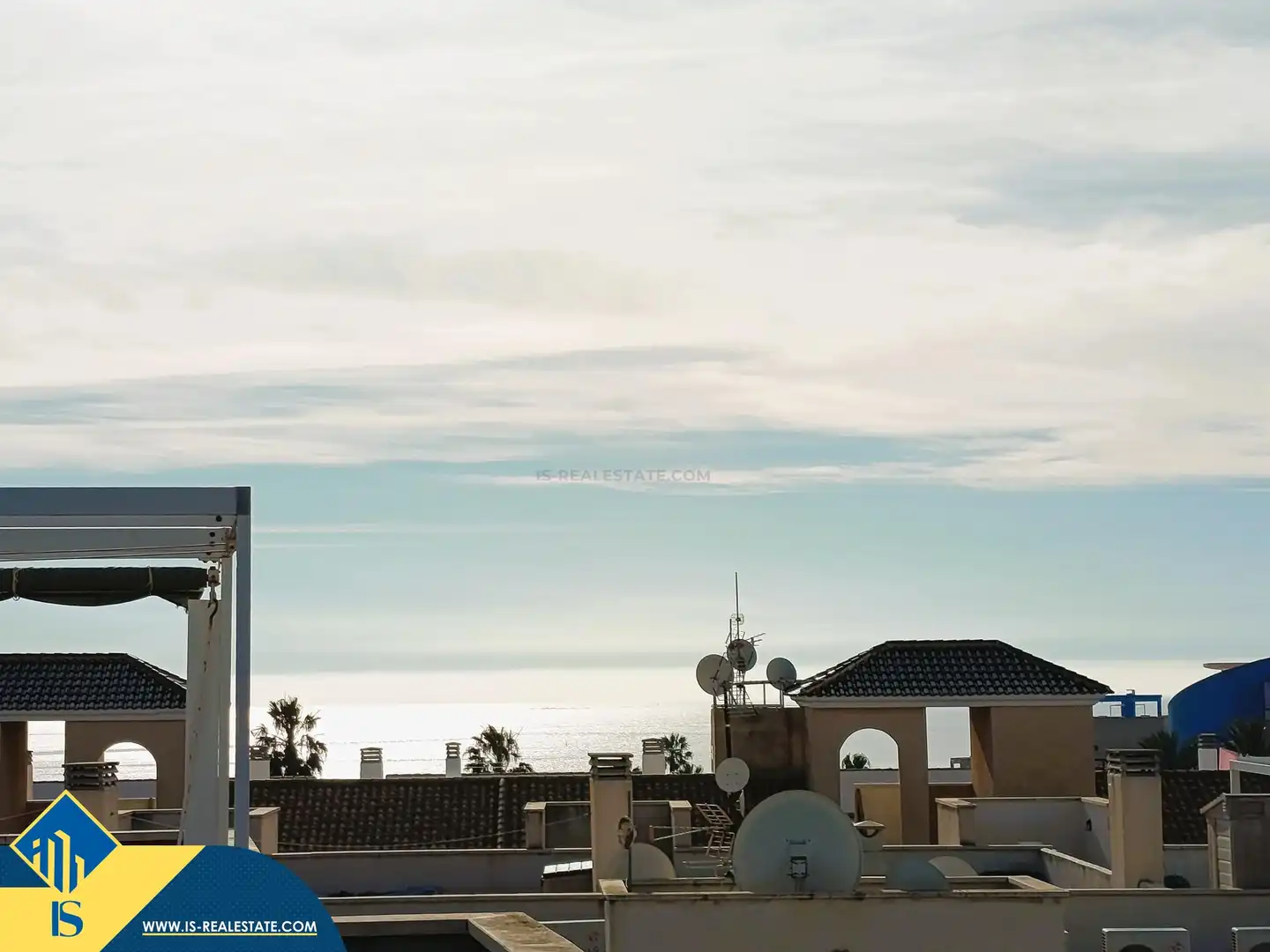 Vista exterior de Àtic en venda en Orihuela amb Terrassa, Moblat i Piscina comunitària