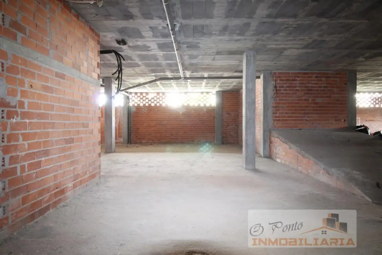 Local comercial en venda a O Feal - Xubia