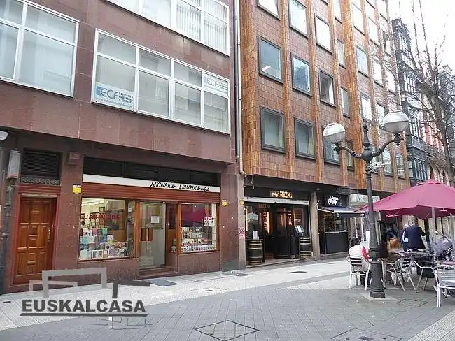 Vista exterior de Oficina en venta en Bilbao  con Calefacción