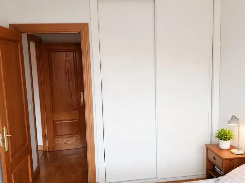 Dormitori de Pis en venda en Gijón  amb Calefacció, Jardí privat i Parquet