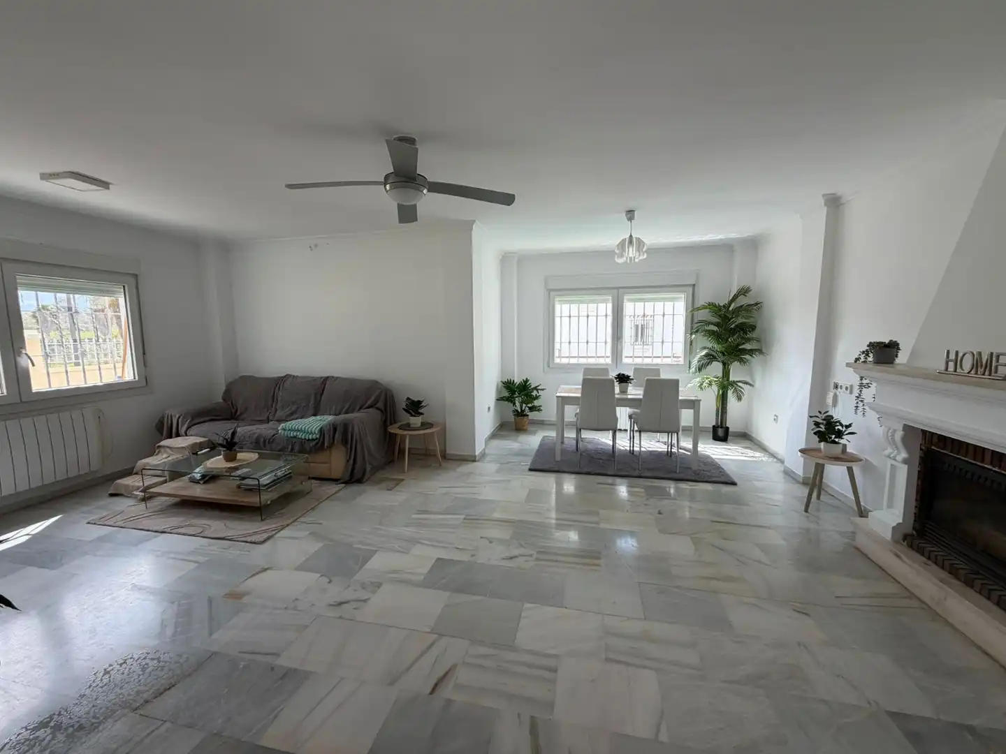 Sala de estar de Casa o chalet en venta en Torremolinos con Aire acondicionado, Calefacción y Terraza