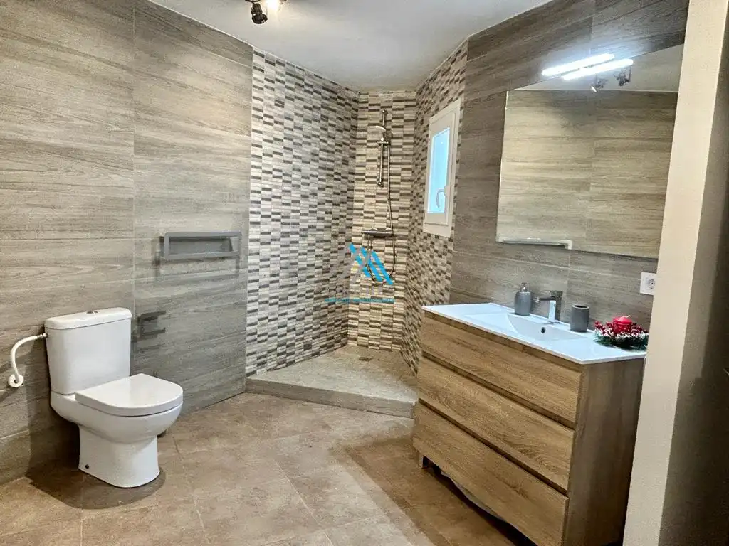 Badezimmer von Wohnung zum Verkauf in Santa Cristina d'Aro mit Heizung und Terrasse