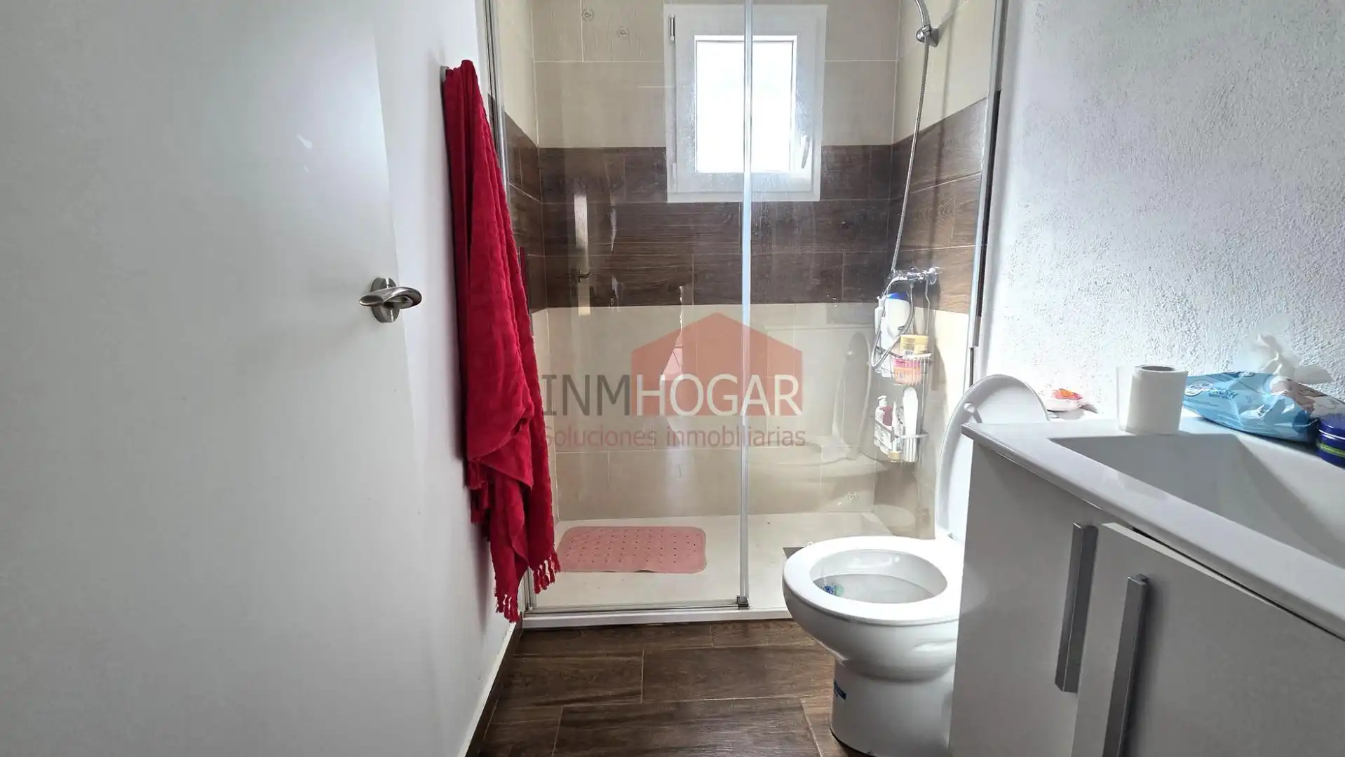 Bany de Finca rústica en venda en Burgohondo amb Jardí privat, Piscina i Moblat