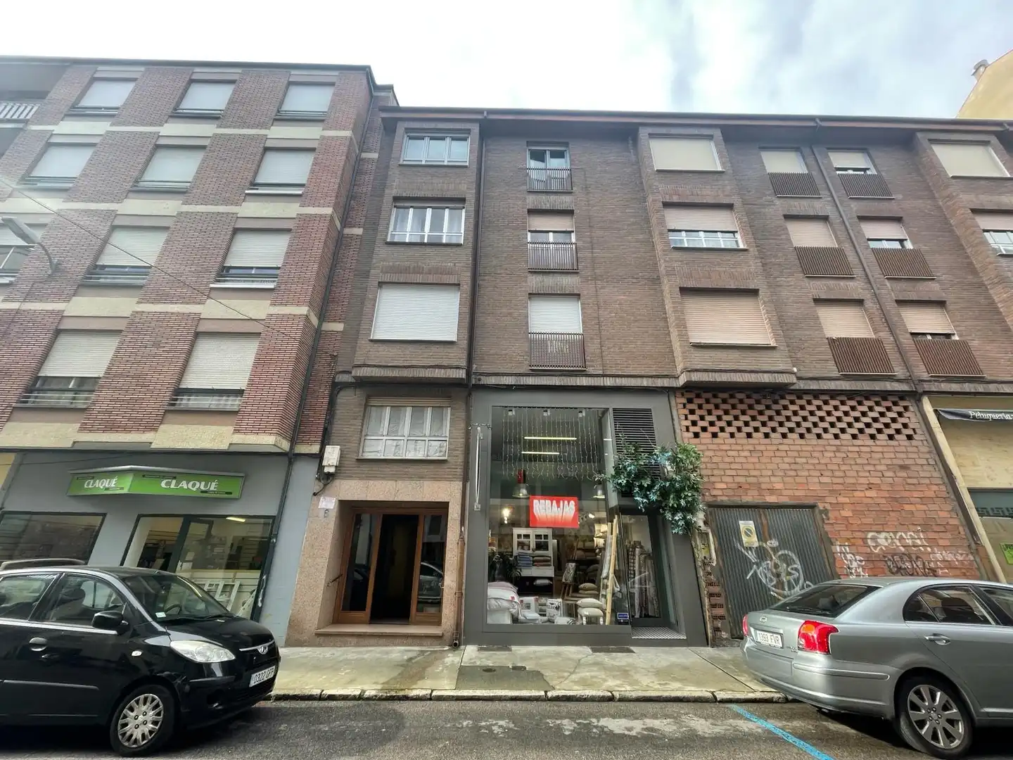 Vista exterior de Apartamento de alquiler en Ponferrada con Calefacción, Terraza y Trastero