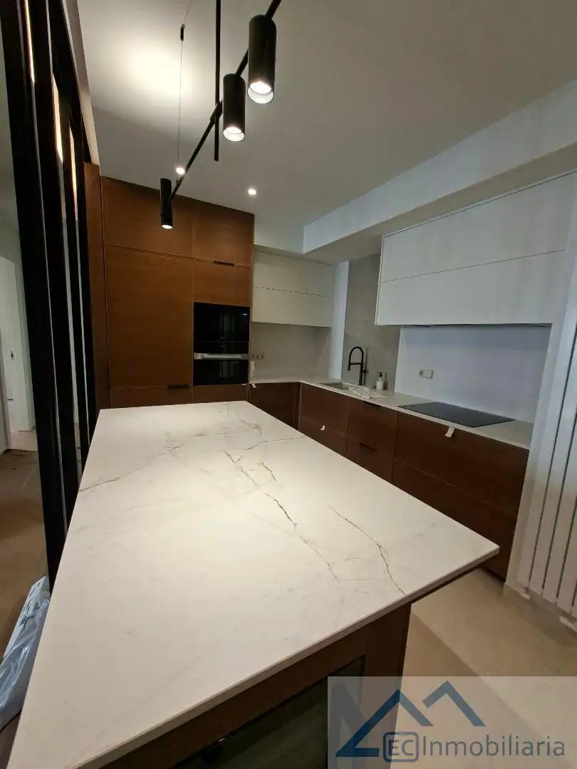 Cocina de Piso en venta en Santander con Calefacción y Trastero