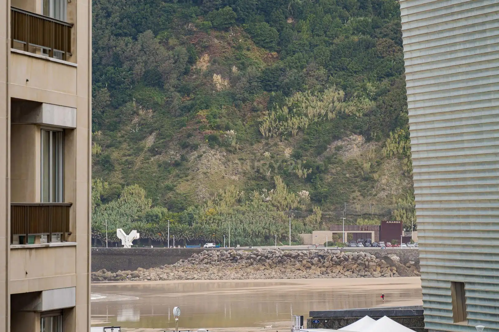 Vista exterior de Apartament en venda en Donostia - San Sebastián  amb Forn, Rentadora i Microones