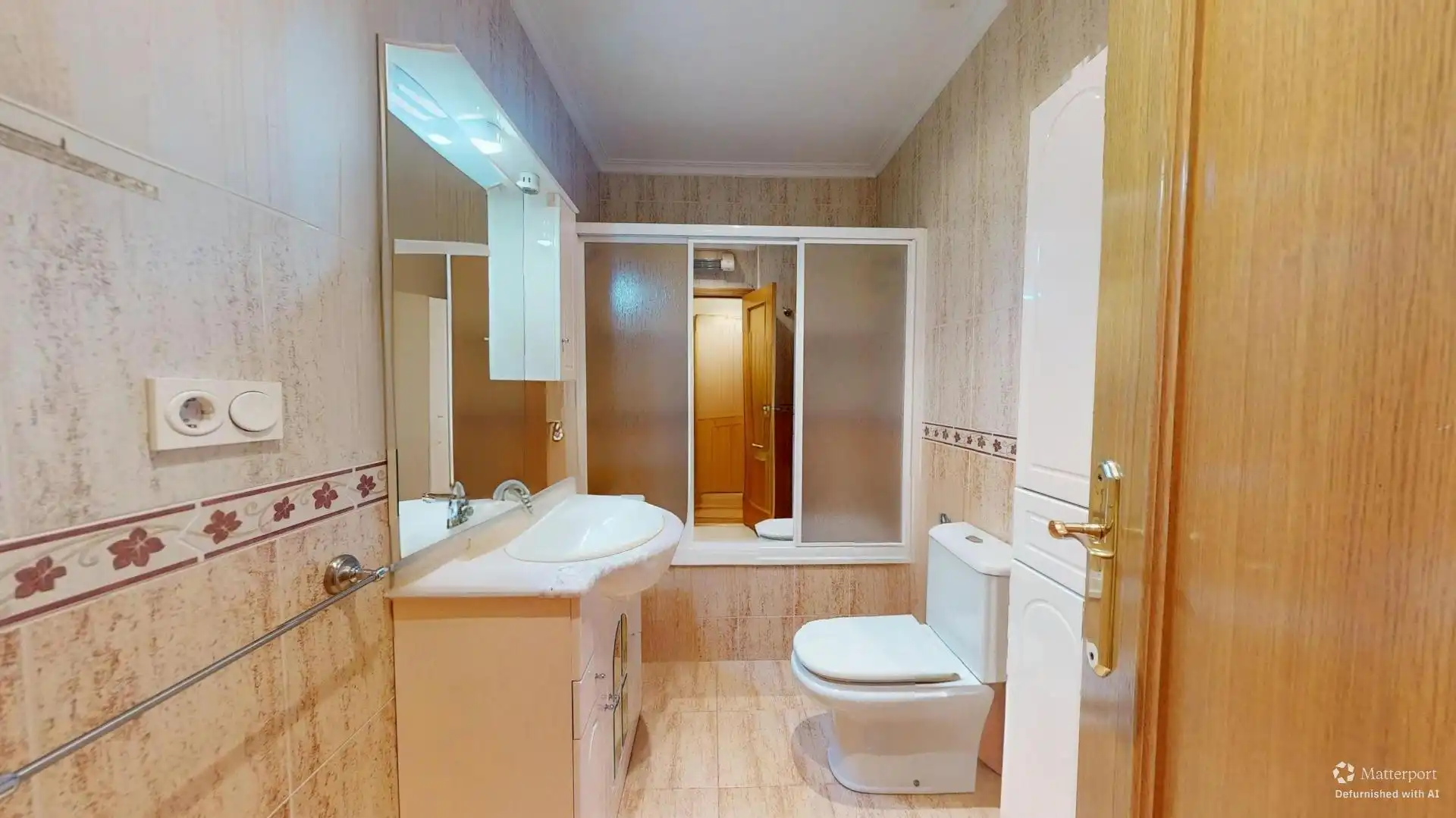 Baño de Piso en venta en Elche / Elx con Trastero y Balcón