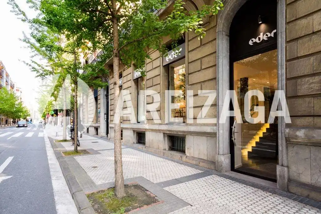 Vista exterior de Oficina de lloguer en Donostia - San Sebastián  amb Calefacció