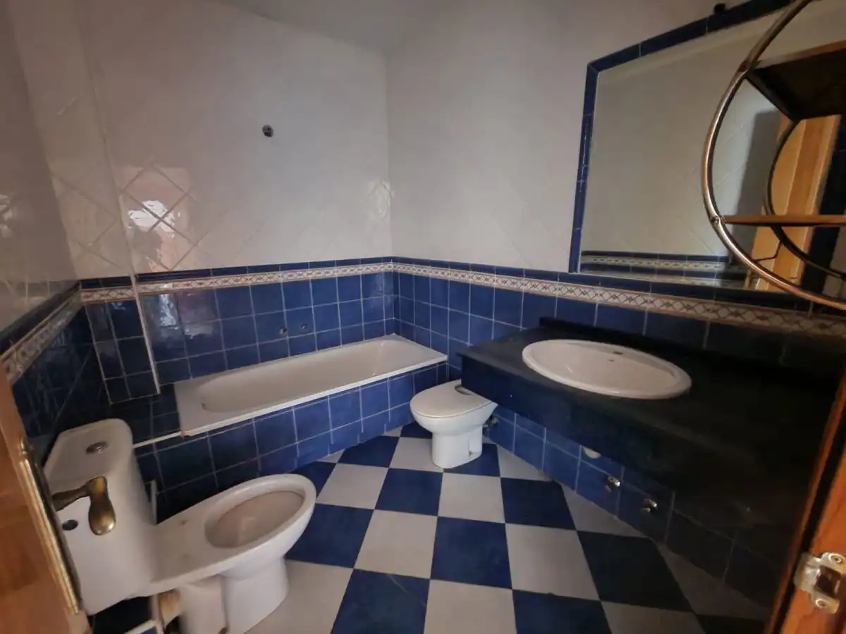Badezimmer von Wohnung zum Verkauf in Cáceres mit Balkon