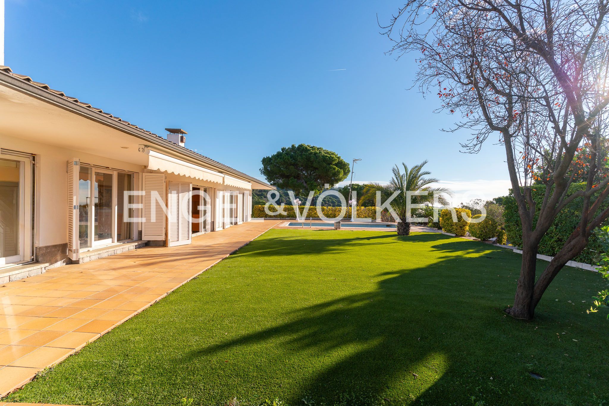 Vista exterior de Casa o xalet en venda en Mataró amb Aire condicionat, Calefacció i Jardí privat