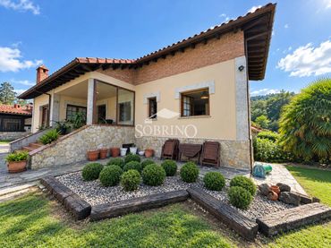 Casa con jardín en venta en Calle Riocaliente 1