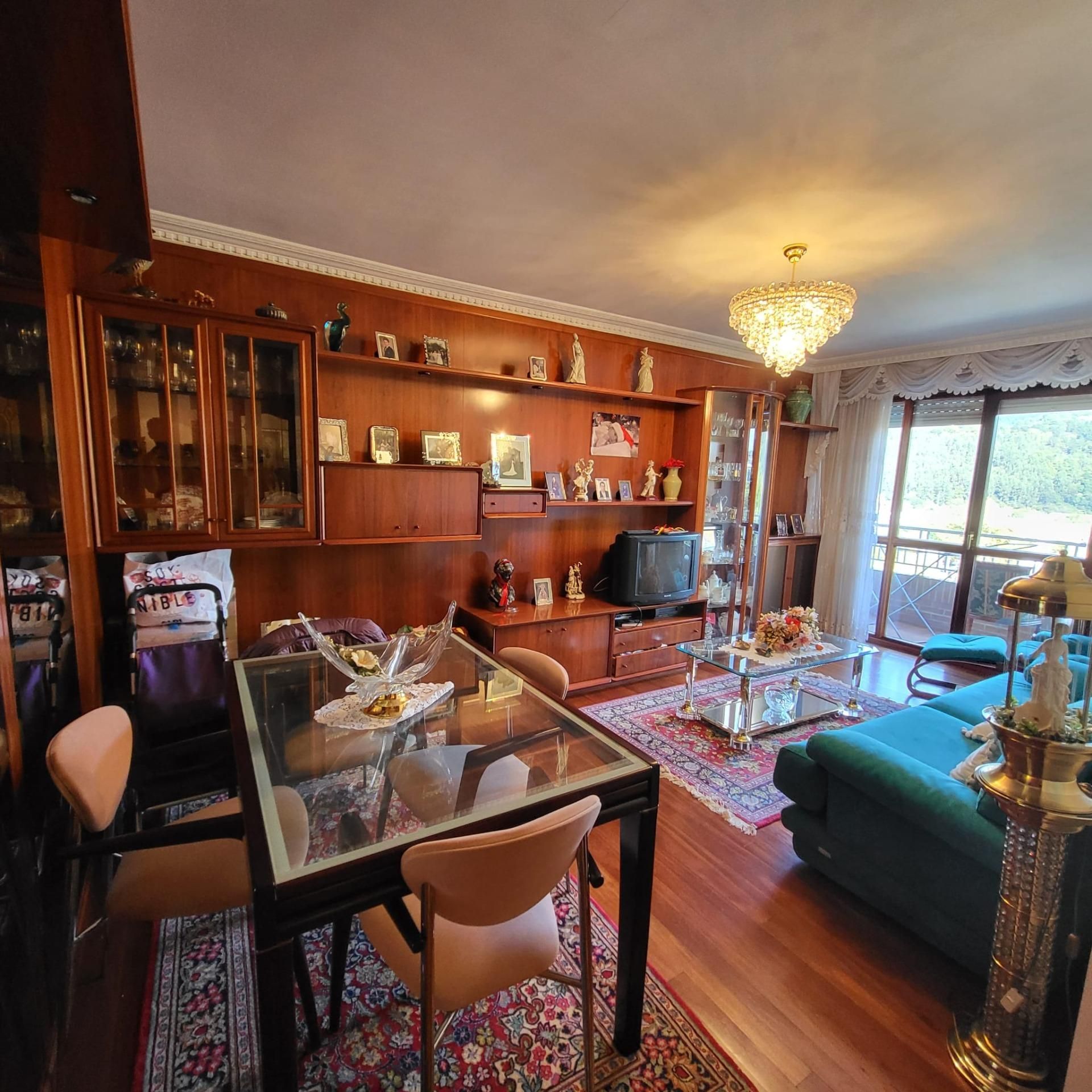 Sala d'estar de Pis en venda en Basauri  amb Calefacció, Terrassa i Traster