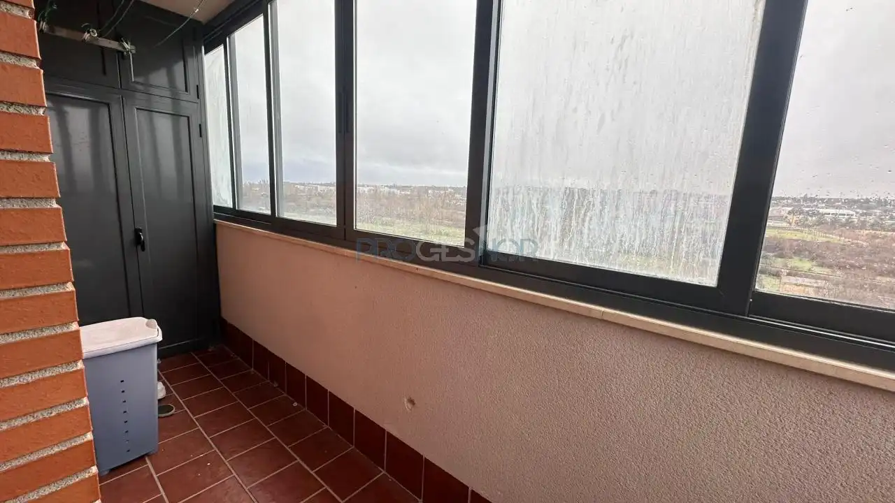 Terrassa de Pis en venda en León Capital  amb Calefacció, Parquet i Traster