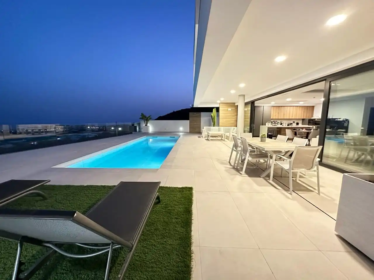 Terrassa de Casa o xalet en venda en Nerja amb Aire condicionat, Calefacció i Jardí privat