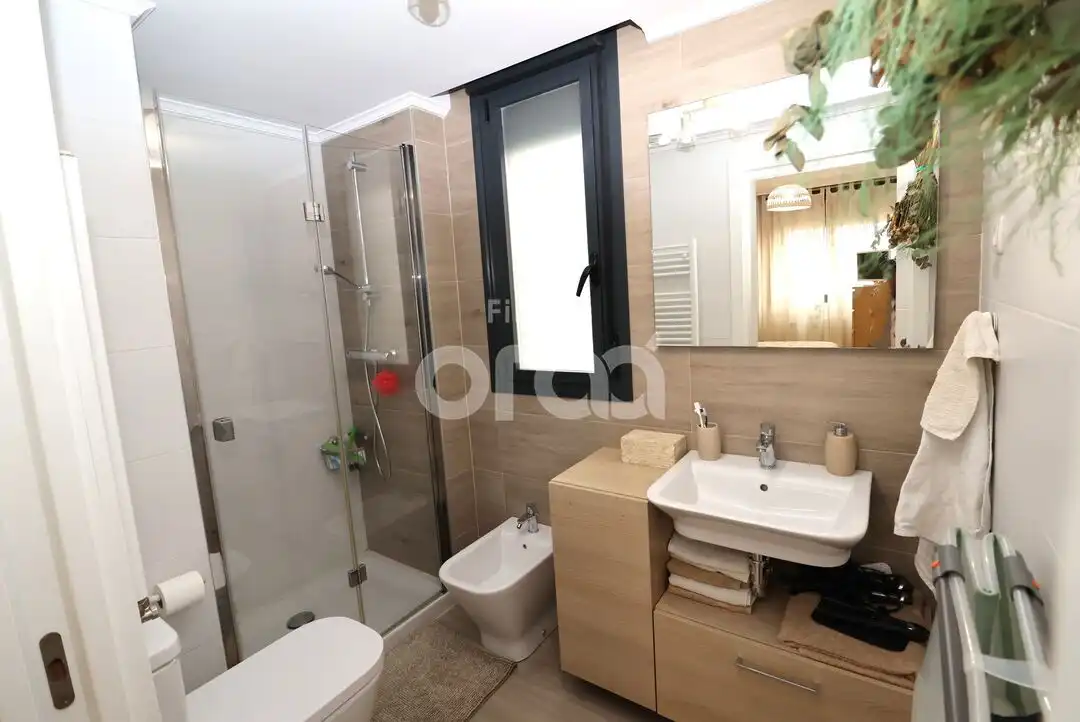 Badezimmer von Wohnung zum Verkauf in Santurtzi  mit Heizung, Terrasse und Abstellraum