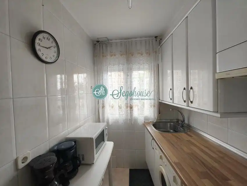 Cocina de Piso de alquiler en San Cristóbal de Segovia con Calefacción, Parquet y Amueblado