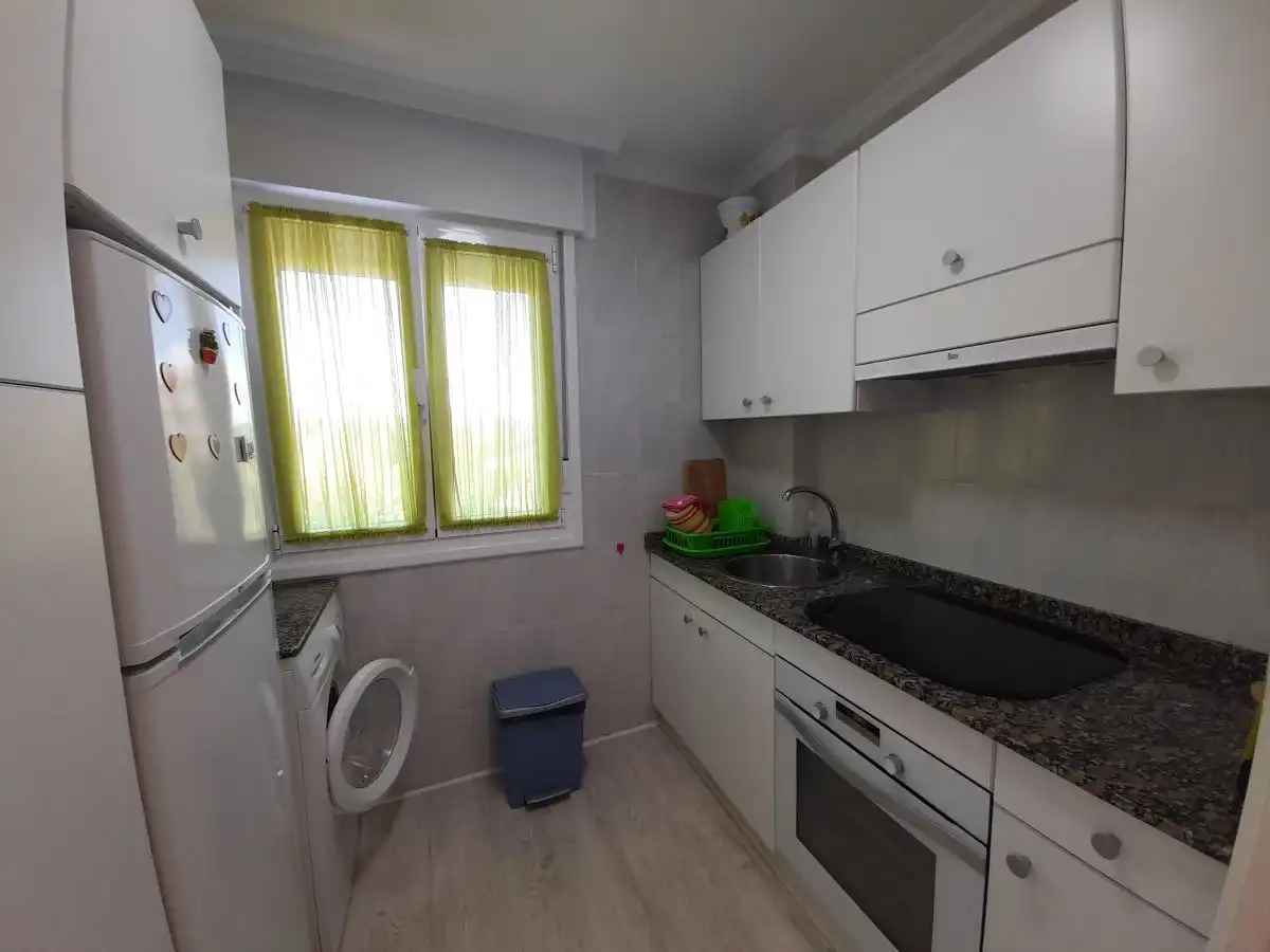 Cocina de Piso de alquiler en Laredo con Calefacción, Terraza y Amueblado