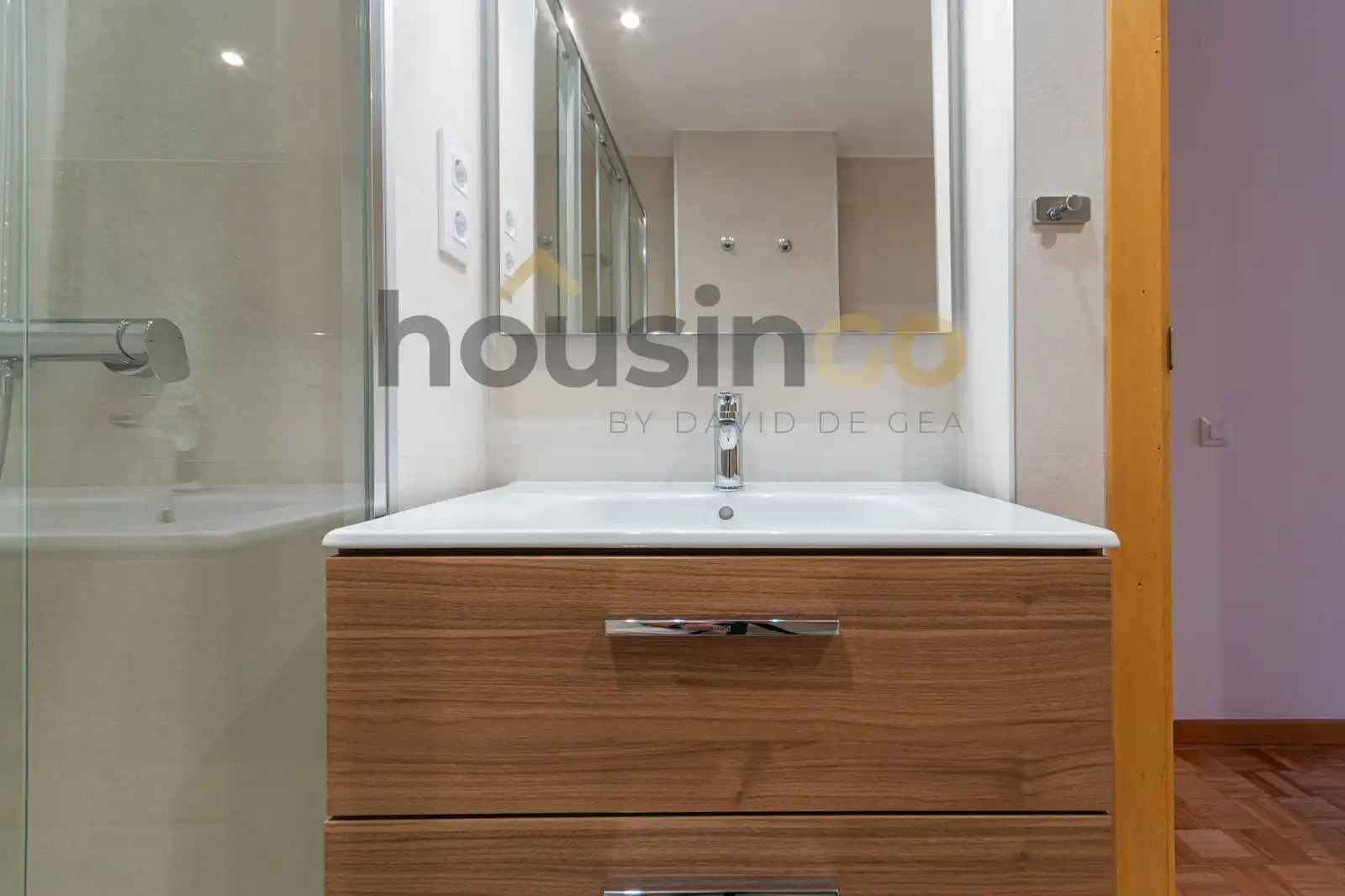Bathroom of Flat for rent in Madrid  with Air Conditioner, Heating and Storage room