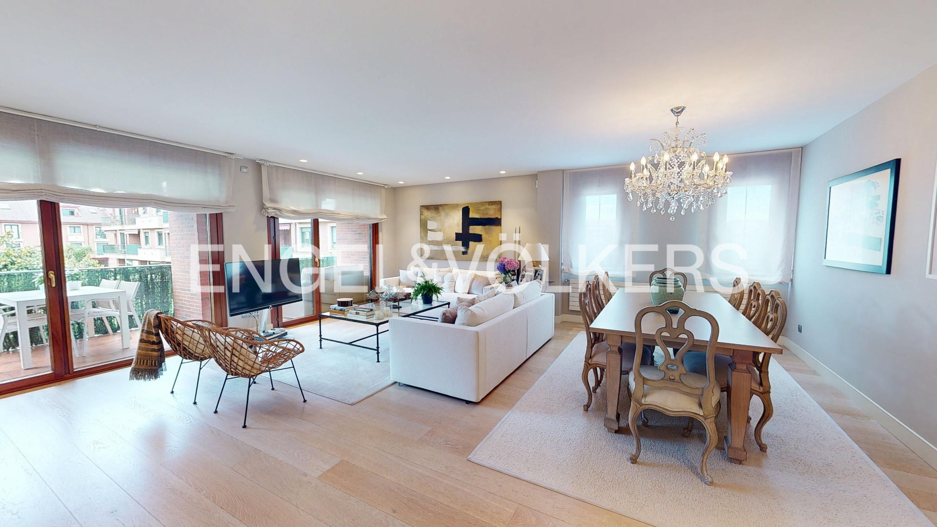 Sala d'estar de Apartament en venda en Gijón  amb Calefacció, Parquet i Terrassa