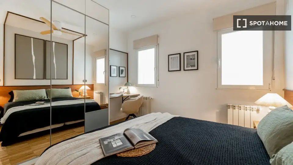 Bedroom of Flat for rent in Madrid  with Air Conditioner, Heating and Furnished