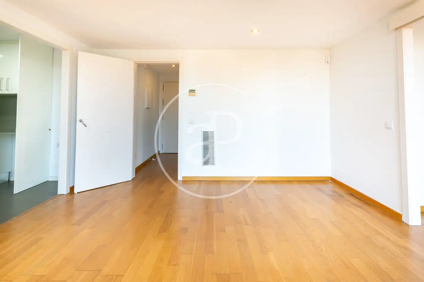 Dachboden zum Verkauf in Barcelona mit Klimaanlage, Heizung und Terrasse